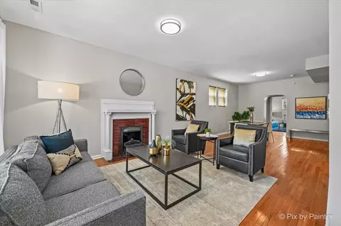 Living - 6142 S Champlain Ave, Chicago, IL 60637 photo 1 of 3