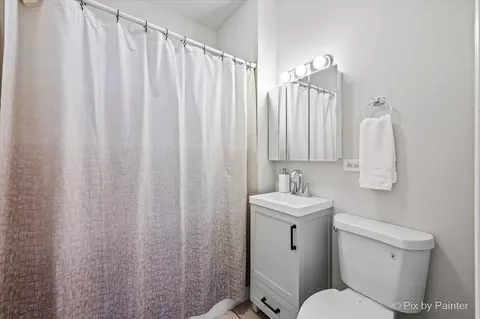 Bath - 6142 S Champlain Ave, Chicago, IL 60637 photo 2 of 2