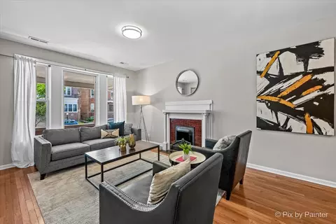 Living - 6142 S Champlain Ave, Chicago, IL 60637 photo 2 of 3