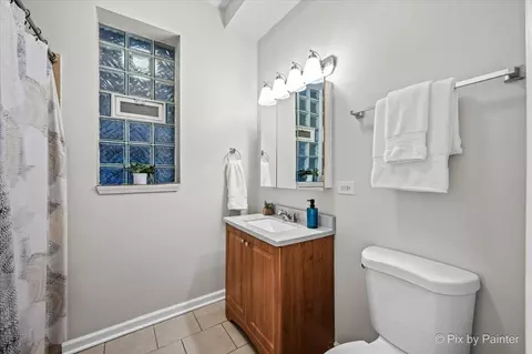 Bath - 6142 S Champlain Ave, Chicago, IL 60637 photo 1 of 2