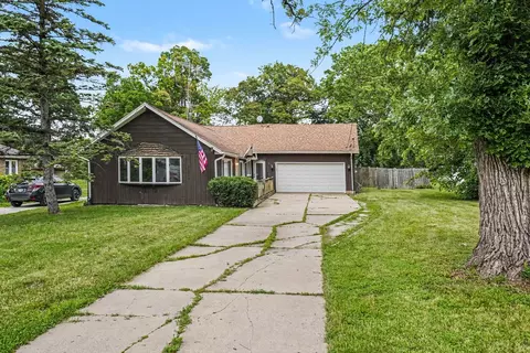 26330 W Grapevine Ave, Antioch, IL 60002