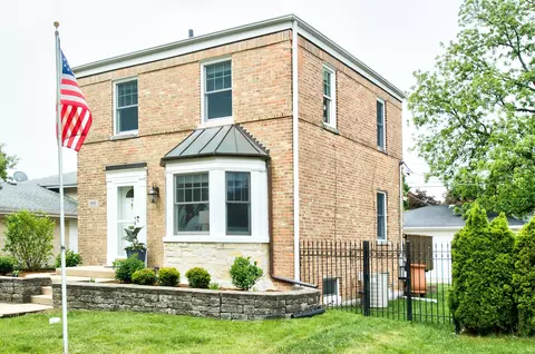 8310 N Oriole Ave, Niles, IL 60714