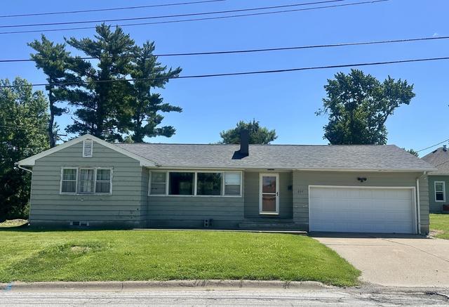 807 Stadium Dr, Macomb, IL 61455