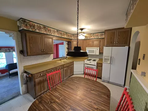 Kitchen - 4338 148th St, Midlothian, IL 60445 photo 1 of 2