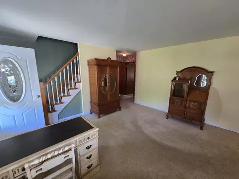 Living - 4338 148th St, Midlothian, IL 60445 photo 3 of 6