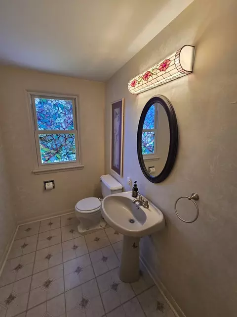 Bath - 4338 148th St, Midlothian, IL 60445 photo 1 of 4