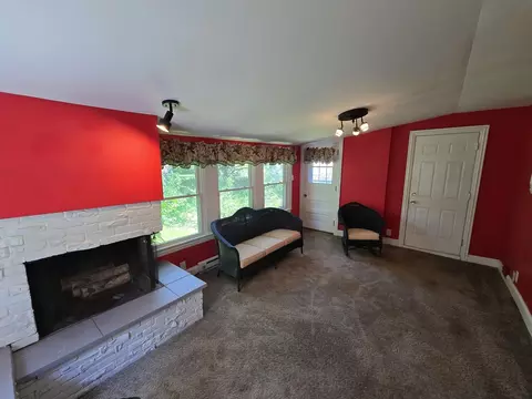 Living - 4338 148th St, Midlothian, IL 60445 photo 6 of 6