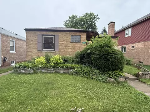 9559 S Mozart Ave, Evergreen Park, IL 60805