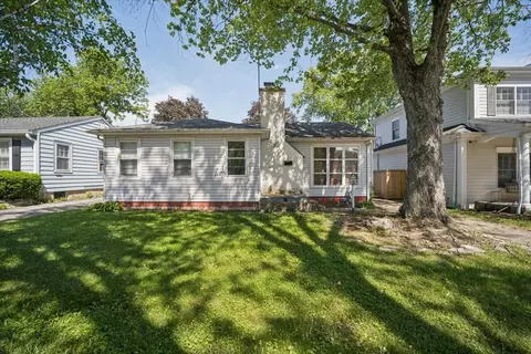 735 Prairie Ave, Barrington, IL 60010