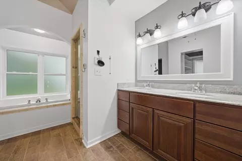 Bath - 6830 W 112th Pl, Worth, IL 60482 photo 1 of 2