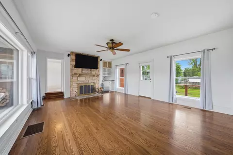 Living - 6830 W 112th Pl, Worth, IL 60482 photo 1 of 3