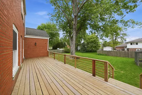 Exterior - 6830 W 112th Pl, Worth, IL 60482 photo 5 of 7