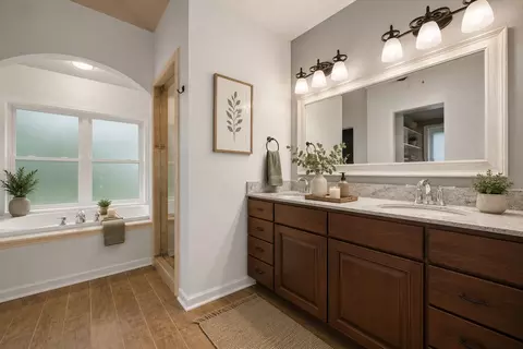 Bath - 6830 W 112th Pl, Worth, IL 60482 photo 2 of 2