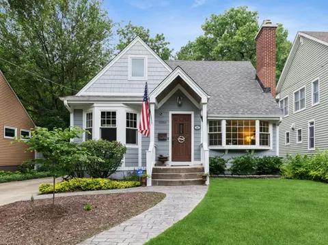 770 Highland Ave, Glen Ellyn, IL 60137