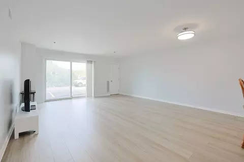Living - 3265 Kirchoff Rd #127, Rolling Meadows, IL 60008 photo 1 of 5