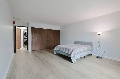 Bedroom - 3265 Kirchoff Rd #127, Rolling Meadows, IL 60008 photo 2 of 2