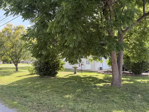 502 W Cherry Ave, Christopher, IL 62822 photo 5
