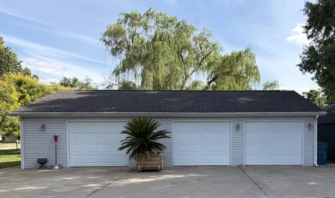 502 W Cherry Ave, Christopher, IL 62822 photo 2