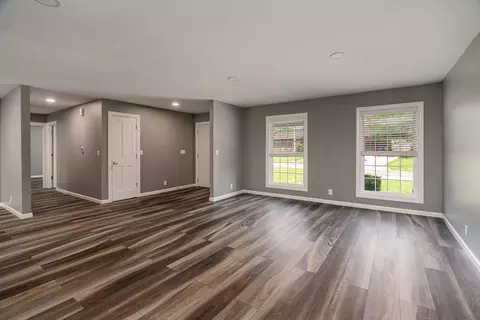 1817 State St, Eldorado, IL 62930 photo 5