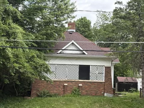 1211 N Park St, Streator, IL 61364
