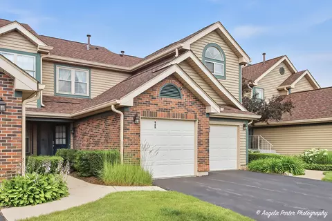 949 Ridgefield Ln, Wheeling, IL 60090 photo 1