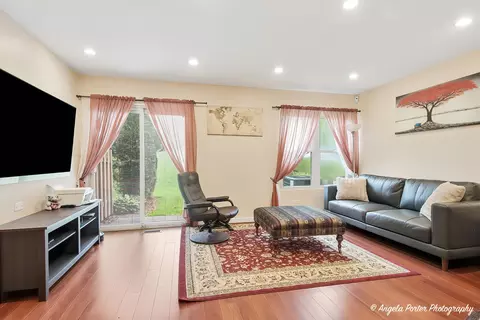 949 Ridgefield Ln, Wheeling, IL 60090 photo 11