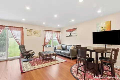 949 Ridgefield Ln, Wheeling, IL 60090 photo 9