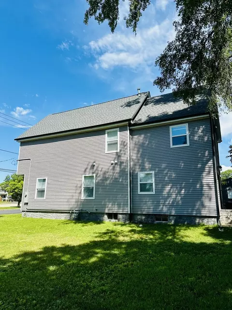 Exterior - 314 Spring St, Peoria, IL 61603 photo 4 of 7