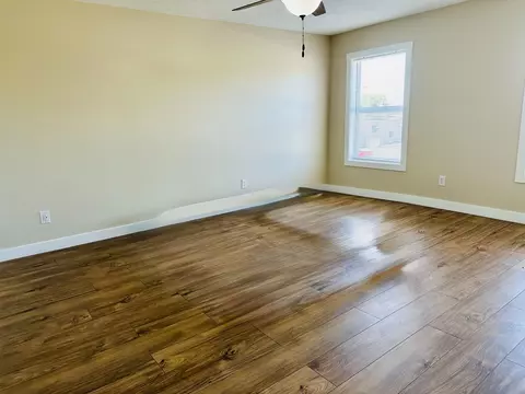 Living - 314 Spring St, Peoria, IL 61603 photo 4 of 4