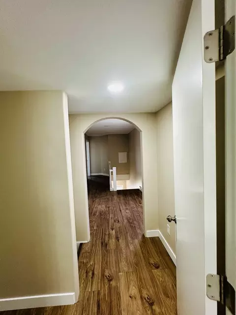 Entry Way - 314 Spring St, Peoria, IL 61603 photo 3 of 6