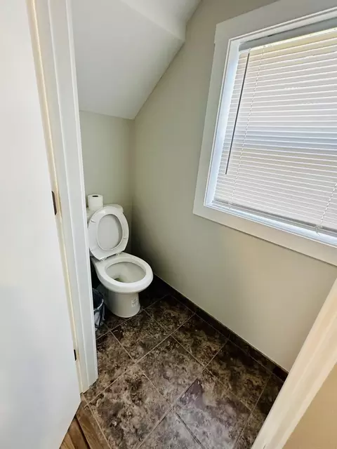 Bath - 314 Spring St, Peoria, IL 61603 photo 1 of 4
