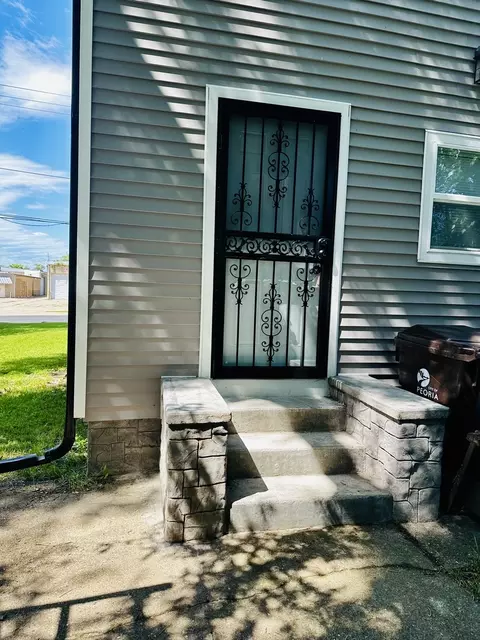 Exterior - 314 Spring St, Peoria, IL 61603 photo 6 of 7