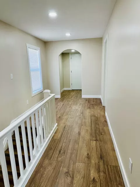 Entry Way - 314 Spring St, Peoria, IL 61603 photo 4 of 6