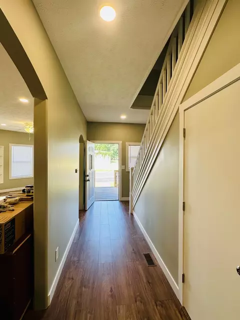 Entry Way - 314 Spring St, Peoria, IL 61603 photo 2 of 6