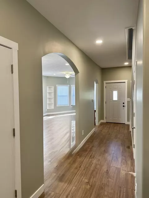 Entry Way - 314 Spring St, Peoria, IL 61603 photo 5 of 6
