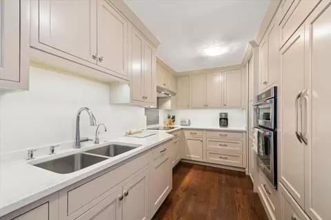 Kitchen - 200 E Delaware Pl #24F, Chicago, IL 60601 photo 2 of 3
