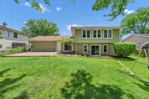 1820 Claremont Rd, Hoffman Estates, IL 60169