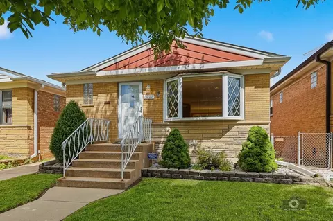 3221 N Pioneer Ave, Chicago, IL 60634