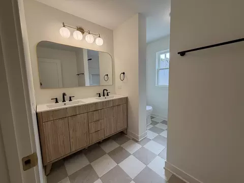 Bath - 1106 North Path, Wheaton, IL 60187 photo 3 of 7