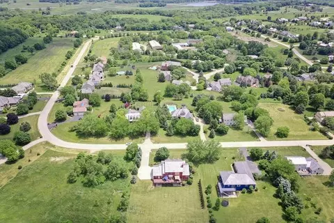8507 Country Shire Ln, Spring Grove, IL 60081