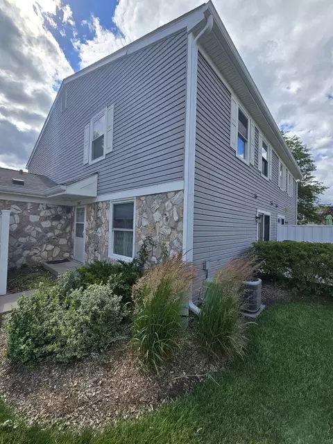 1067 Glouchester Hbr, Schaumburg, IL 60193