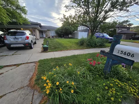 15606 Vista Dr, Oak Forest, IL 60452