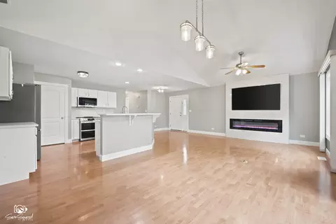 Living - 15744 Cove Cir, Plainfield, IL 60544 photo 4 of 6