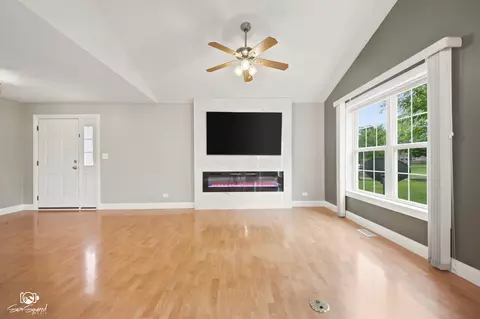 Living - 15744 Cove Cir, Plainfield, IL 60544 photo 5 of 6
