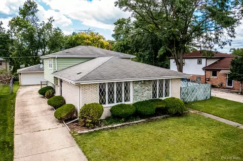 9304 Meade Ave, Oak Lawn, IL 60453