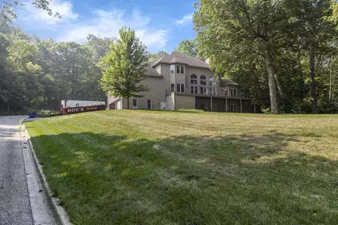 Exterior - 2 Echowood Dr, Algonquin, IL 60102 photo 2 of 14