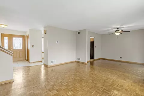 Living - 218 Mastodon Dr, Ingleside, IL 60041 photo 2 of 4