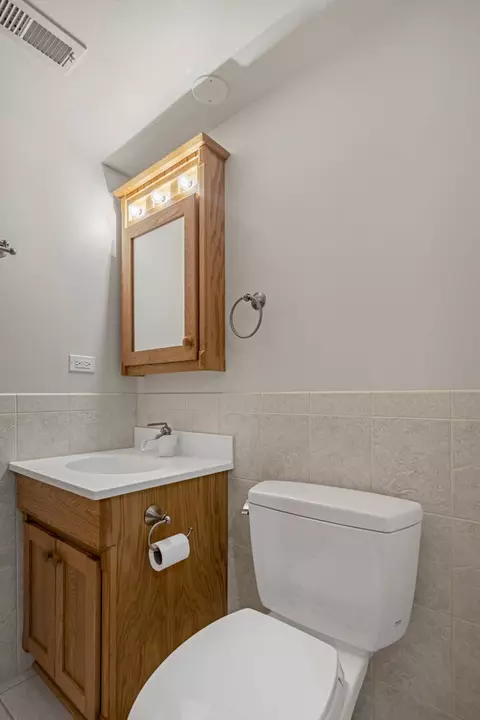Bath - 218 Mastodon Dr, Ingleside, IL 60041 photo 3 of 3