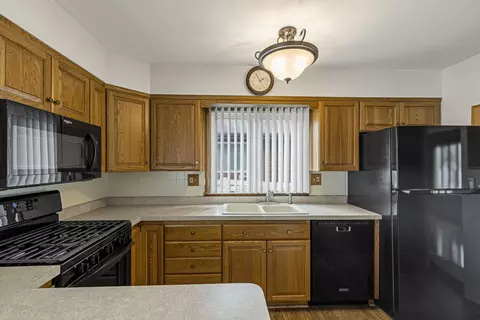 Kitchen - 218 Mastodon Dr, Ingleside, IL 60041 photo 1 of 5