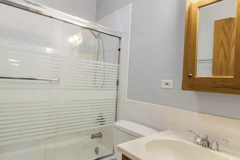 Bath - 218 Mastodon Dr, Ingleside, IL 60041 photo 2 of 3